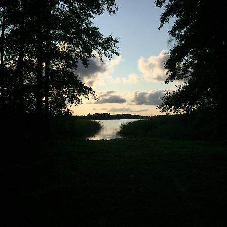 Domek Nad Jeziorem Otalzyno Pomieczyno المظهر الخارجي الصورة